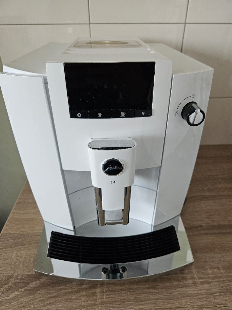 JURA E4 Piano White volautomatische koffiemachine, Afneembaar waterreservoir, Gebruikt, Espresso apparaat, 2 tot 4 kopjes