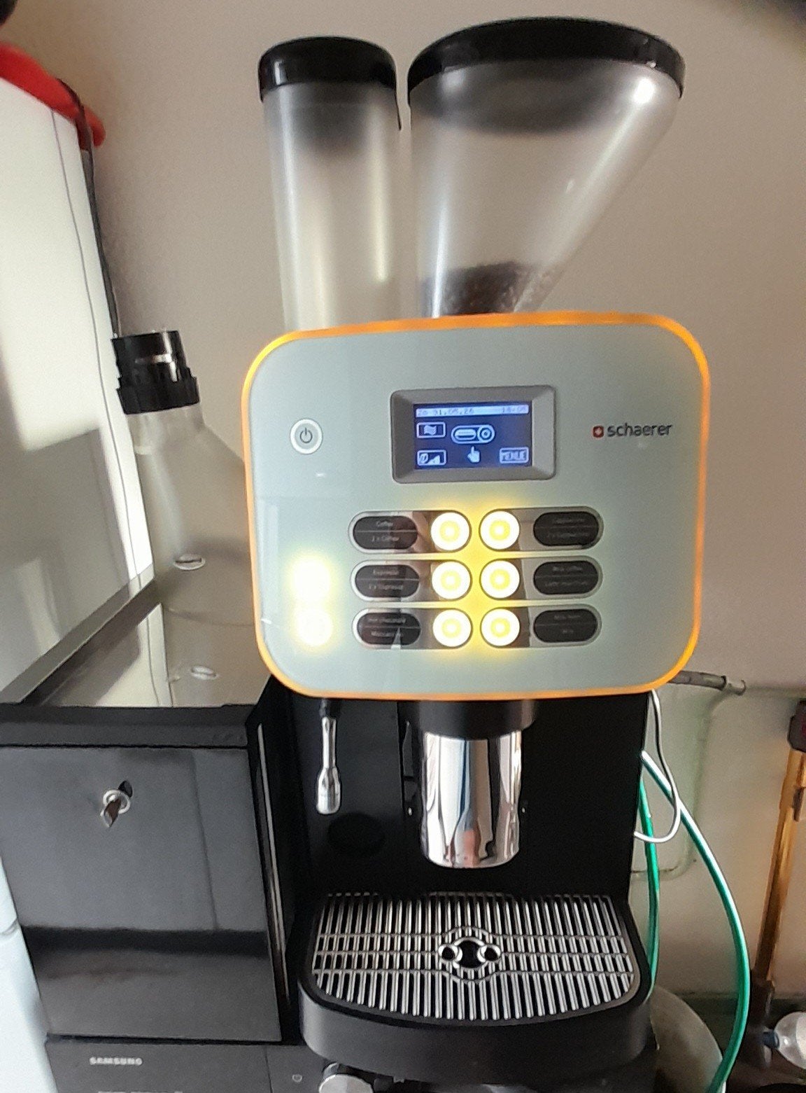 Schaerer Koffiemachine met bonenmaler en melkkoeler, Ophalen, Gebruikt, 10 kopjes of meer, Koffiemachine