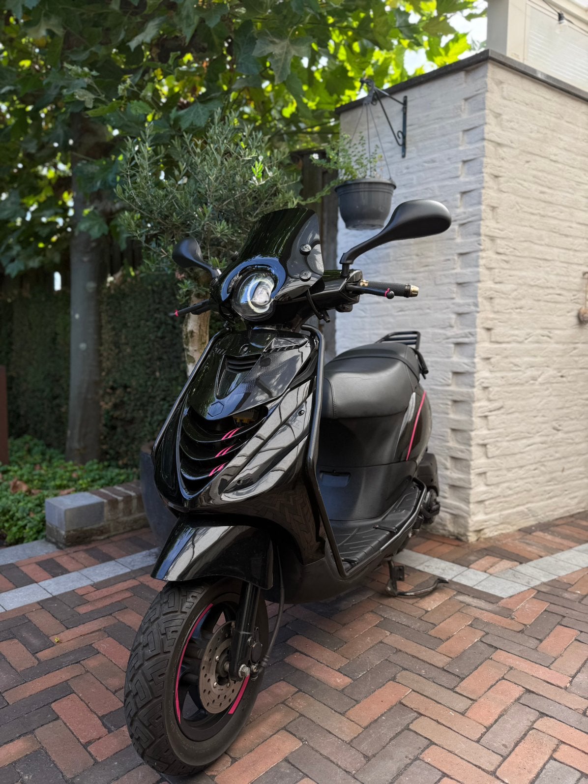 Piaggio zip - zwart met roze accenten, Ophalen, Maximaal 45 km/u, Zip, 49 cc