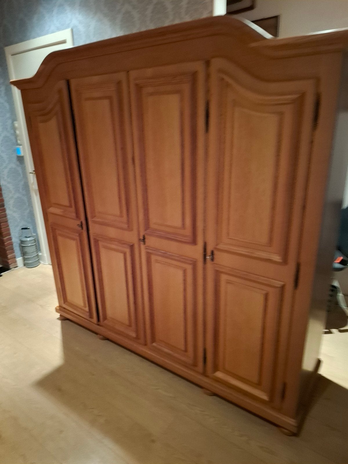 Massieve Ouderwetse Kledingkast - 192x53.5x192cm, Ophalen