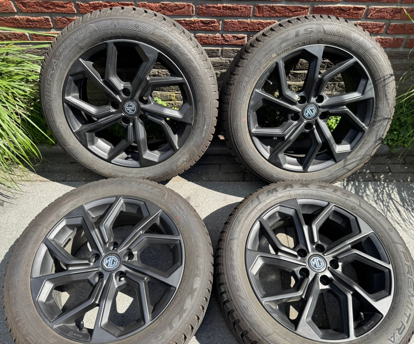 Winterbanden MG ZS op alu velgen 17 inch NIEUWSTAAT TOP!!, Ophalen