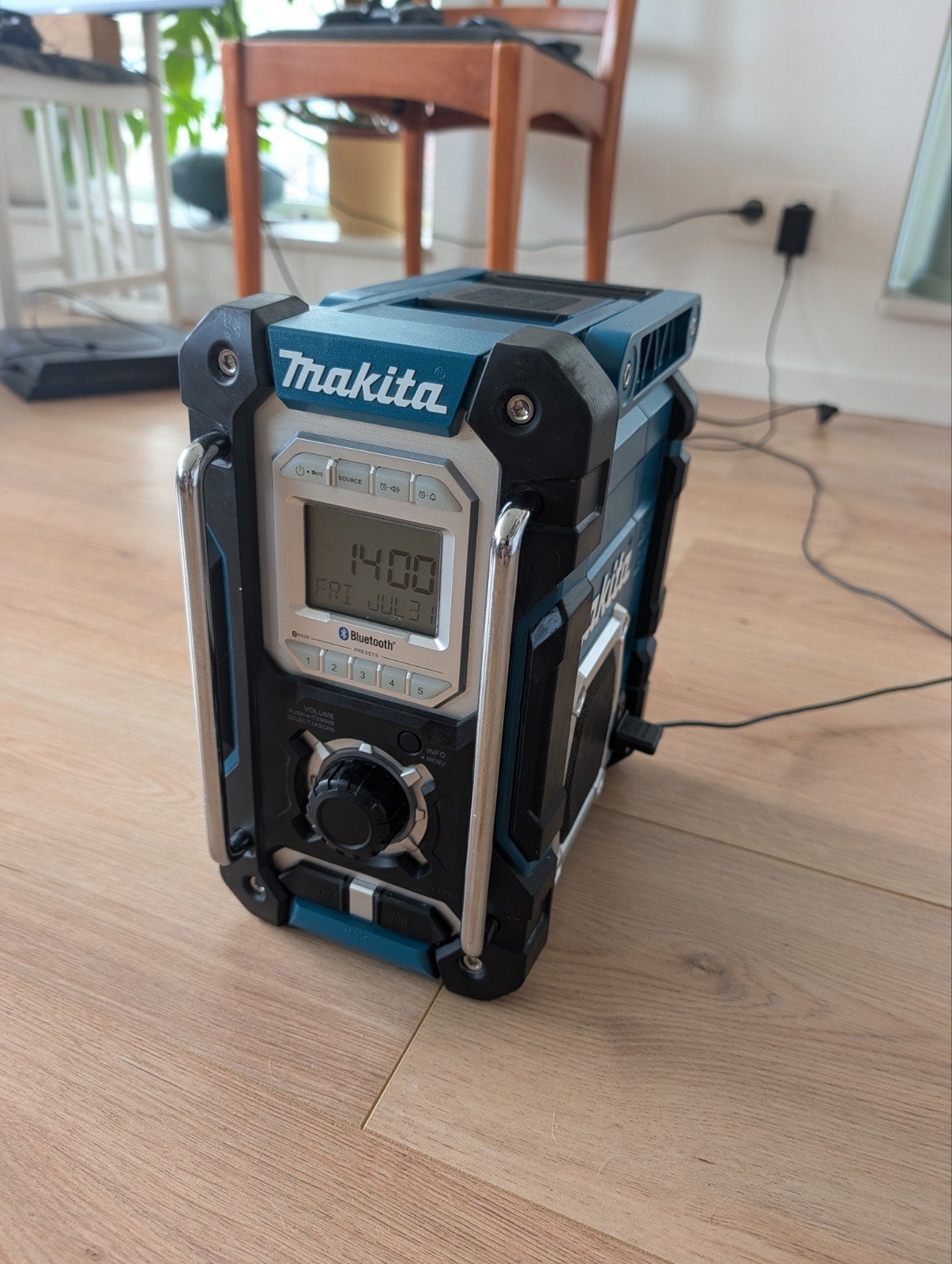 Makita DMR108 bouwradio - Zo goed als nieuw, Ophalen of Verzenden, Zo goed als nieuw, Bouwradio