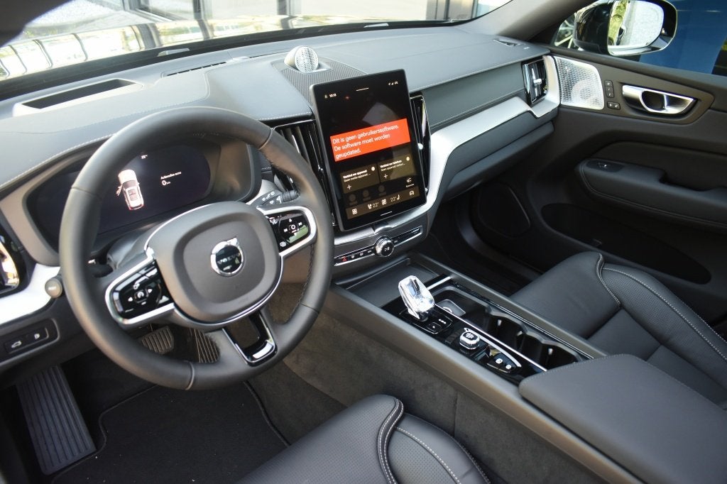 Volvo XC60 T8 406Pk AWD Ultra Black Edition Executive | Luch, Auto's, Volvo, Automaat, 4 cilinders, 1969 cc, Zwart