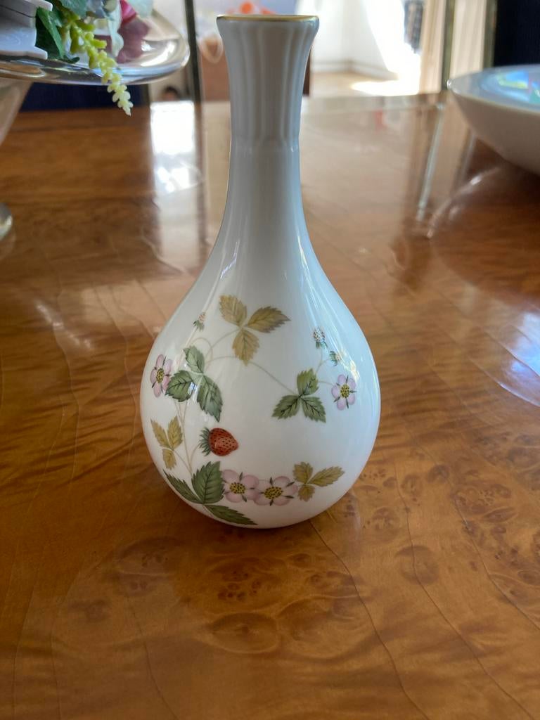 Wedgwood Wild Strawberry Vaas - Made in England, Ophalen