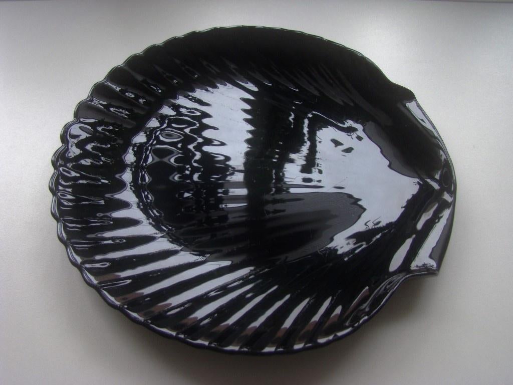 serveerbord / schaal zwart glas model schelp, Huis en Inrichting, Keuken | Servies, Ophalen of Verzenden, Overige stijlen, Glas
