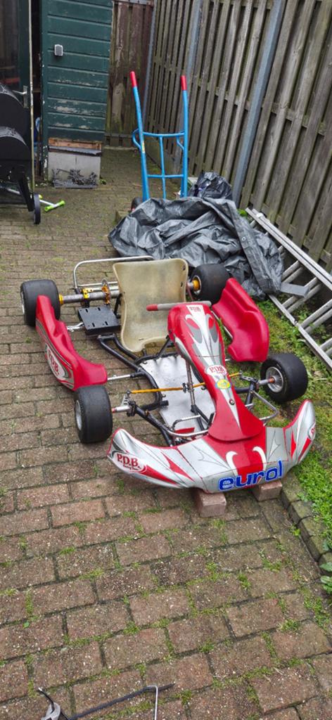 Gillard T-Rex "08 kart met 208cc blok in delen (Compleet), Sport en Fitness, Karting, Ophalen, Zo goed als nieuw, Kart