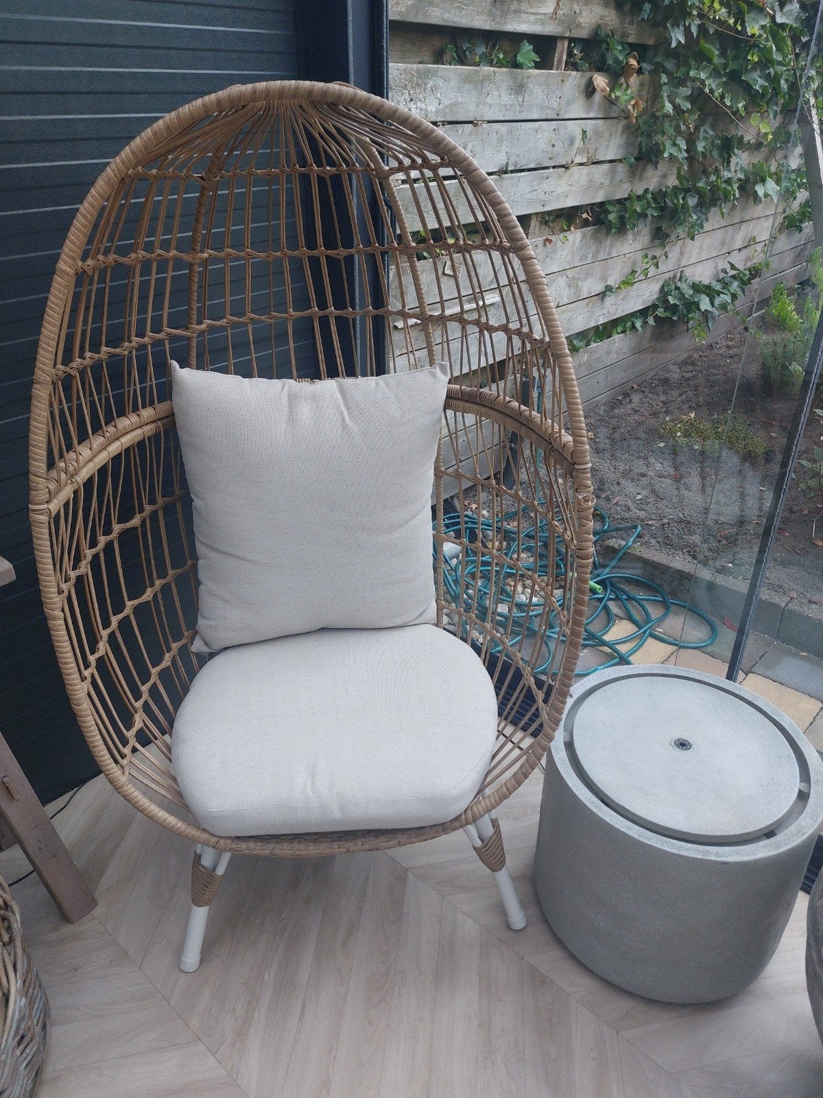 mooie Egg stoel, Tuin en Terras, Tuinstoelen, Ophalen, Zo goed als nieuw, Kunststof