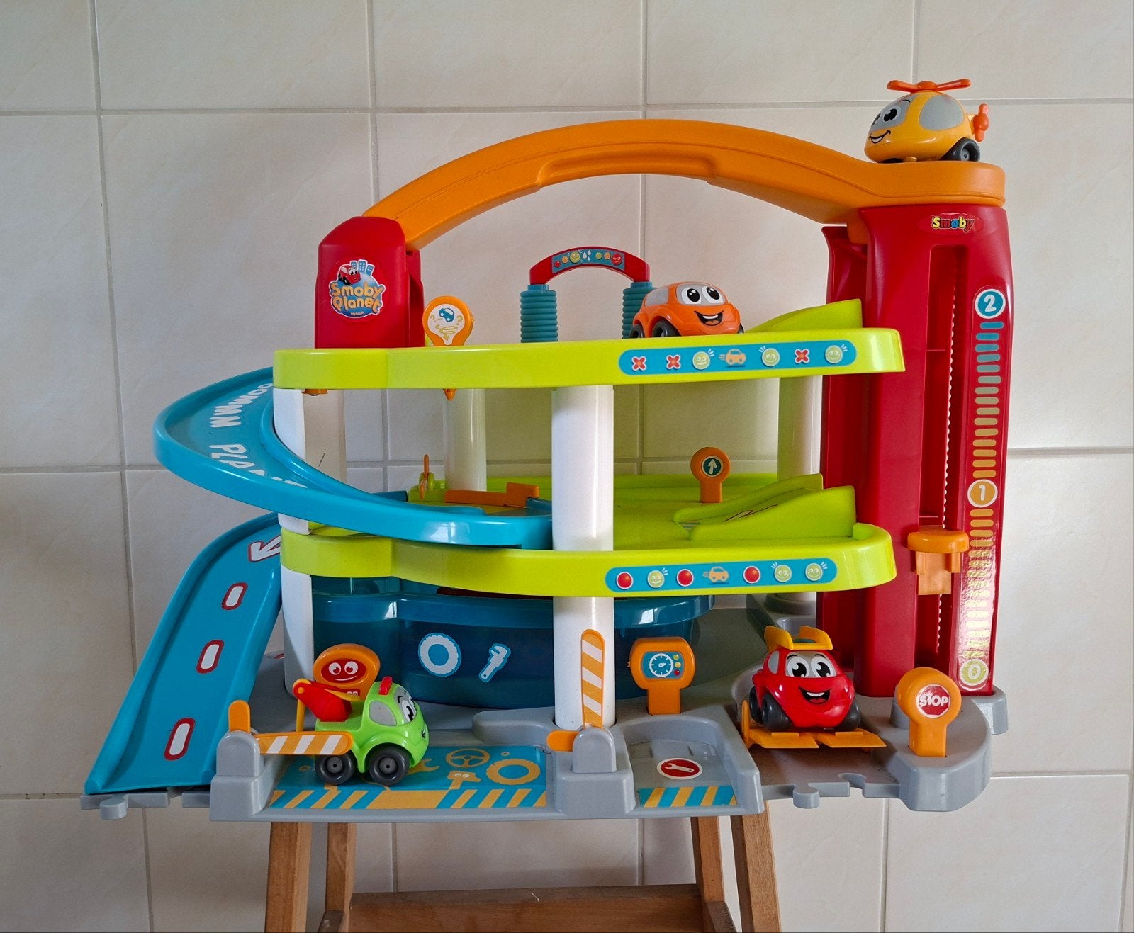 Smoby Planet Autogarage met extra auto's en originele doos, Ophalen, Zo goed als nieuw