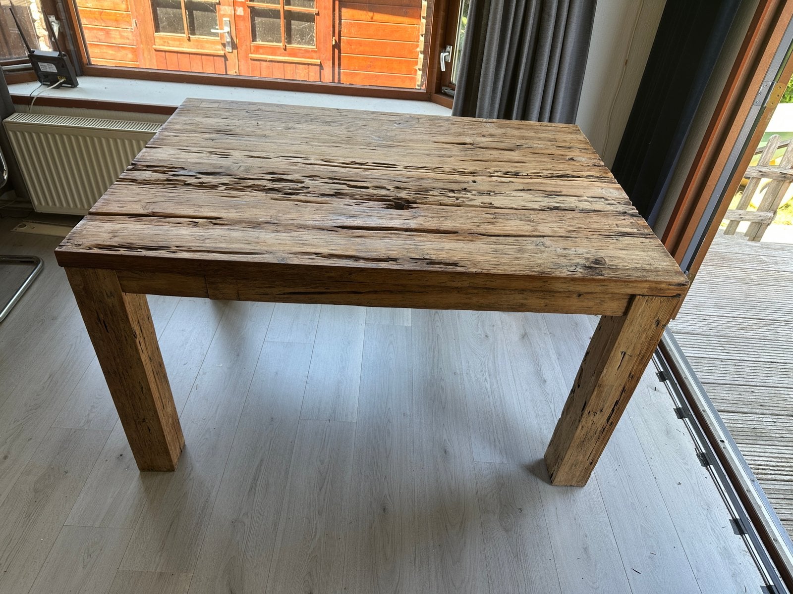 Massief drijfhouten eettafel met karakter en €100, Huis en Inrichting, Ophalen, 100 tot 150 cm, 50 tot 100 cm, Zo goed als nieuw