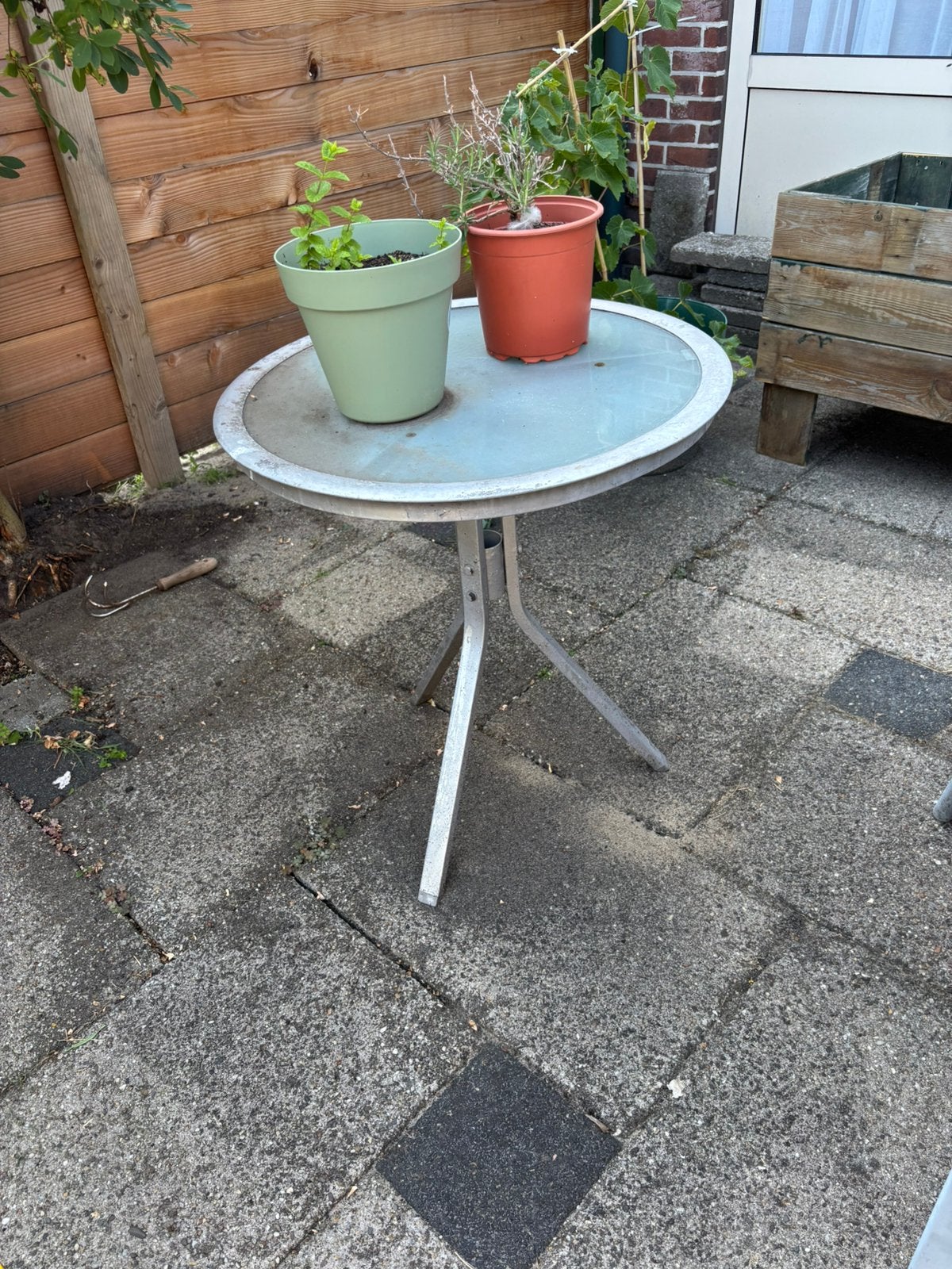 Tuintafel, Tuin en Terras, Tuintafels, Ophalen of Verzenden, Gebruikt, Rond, Metaal