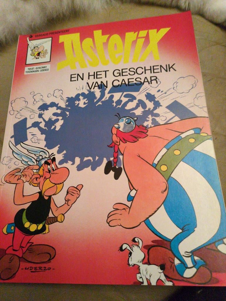 Asterix en het Geschenk van Caesar - Stripboek, Boeken, Eén stripboek, Ophalen of Verzenden, Gelezen, Goscinny en Uderzo