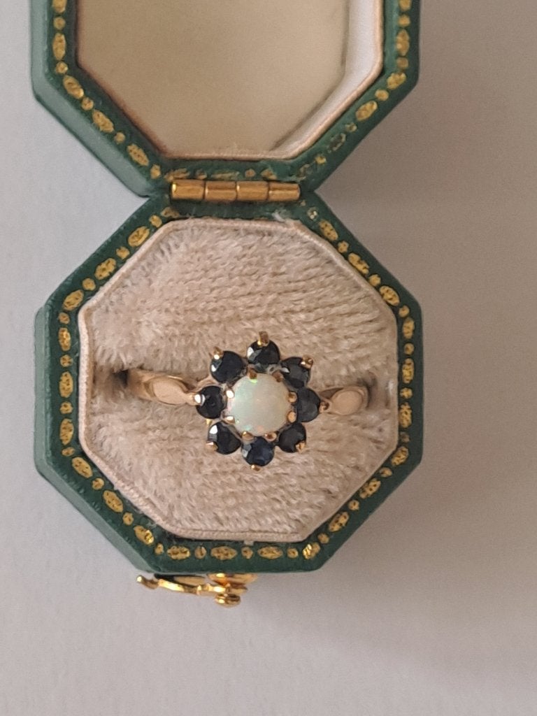 9 kt gouden damesring met saffier en opaal, Sieraden, Tassen en Uiterlijk, Ringen, Blauw, Ophalen of Verzenden, Met edelsteen