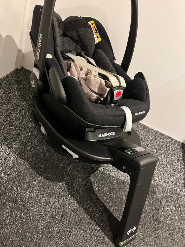Maxi-Cosi Pebble Pro i-Size met FamilyFix3 base + adapters, Ophalen, Gebruikt, Zijbescherming, Isofix