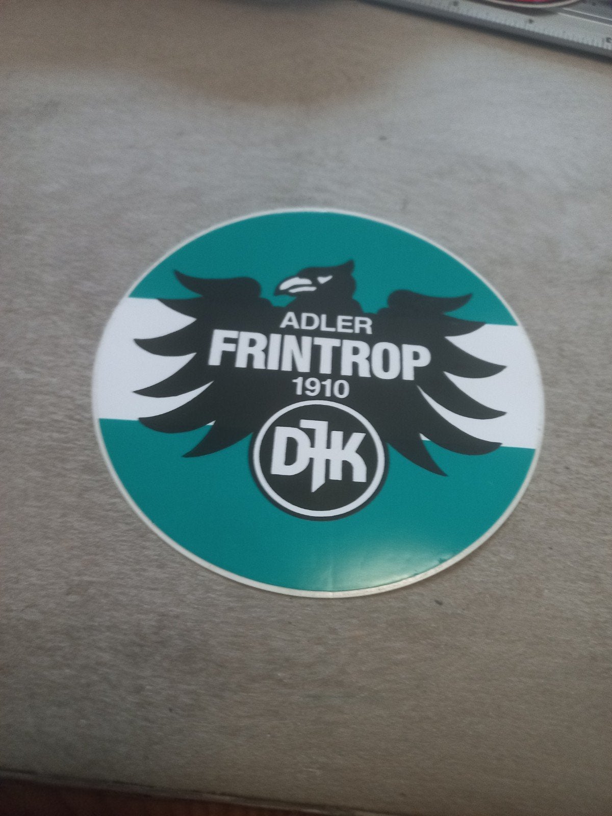 Adler Frintrop 1910 DJK Sticker - Voetbalclub Logo, Verzamelen, Ophalen of Verzenden