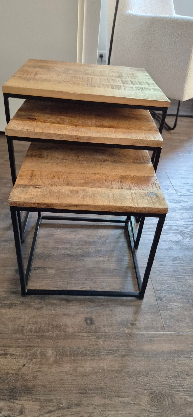 Set van 3 industriële bijzettafels van mangohout, Minder dan 55 cm, Vierkant, Zo goed als nieuw, Industrieel