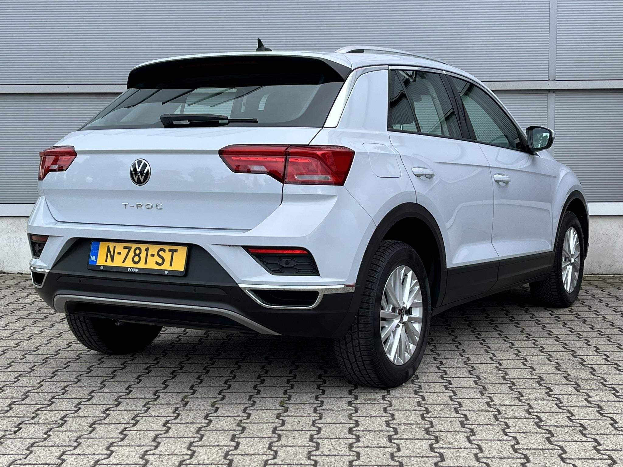 Volkswagen T-Roc 1.0 TSI 110pk Style Business | Navigatie |, Voorwielaandrijving, 12 maanden, Stof, Gebruikt