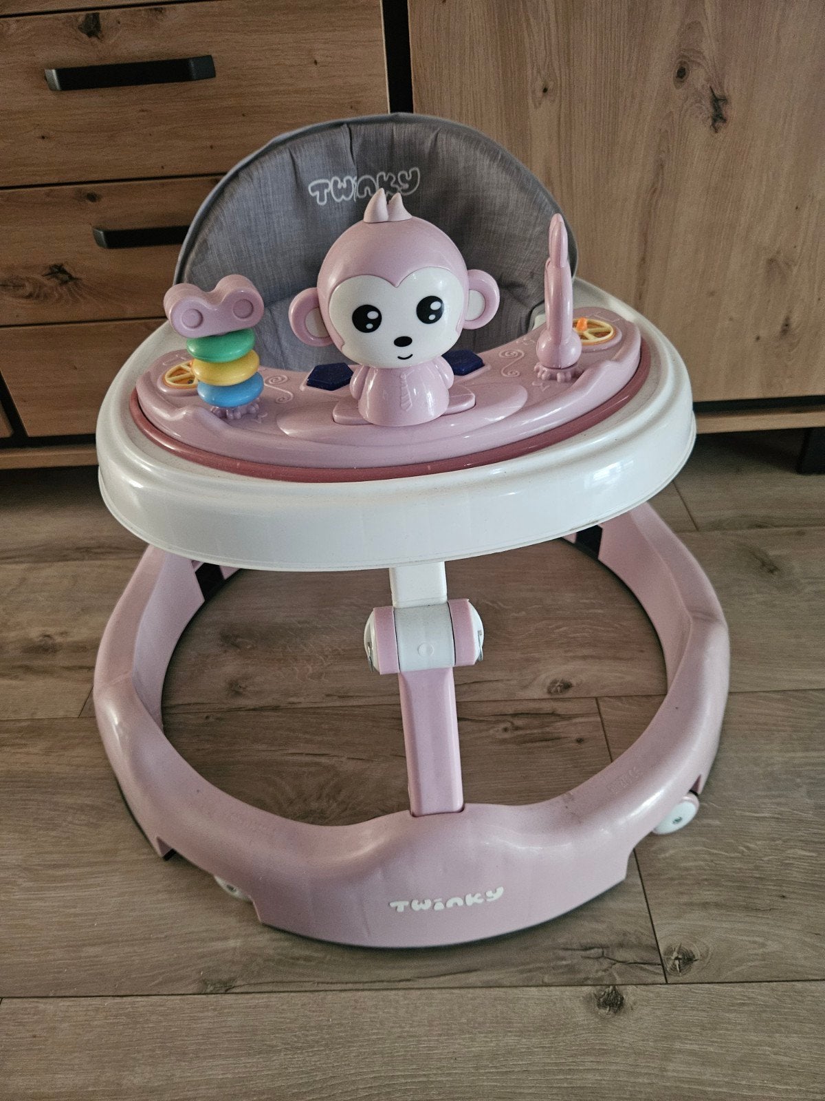 Roze Baby Loopstoel met Aapje - Twinky, Ophalen of Verzenden