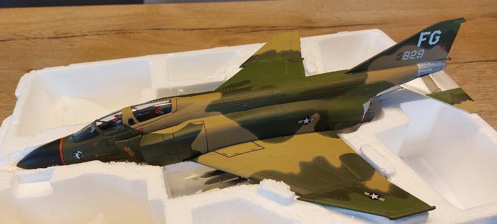 Franklin Mint Armour 1/48 F-4 PHANTOM II ref B11B169 (98002), Ophalen of Verzenden, Zo goed als nieuw, Schaalmodel