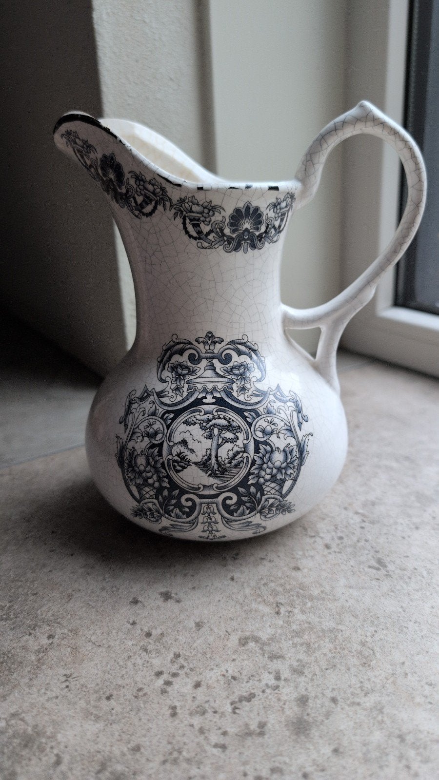 Craquelé schenkkan (roomwit met donkerblauwe opdruk), Ophalen of Verzenden