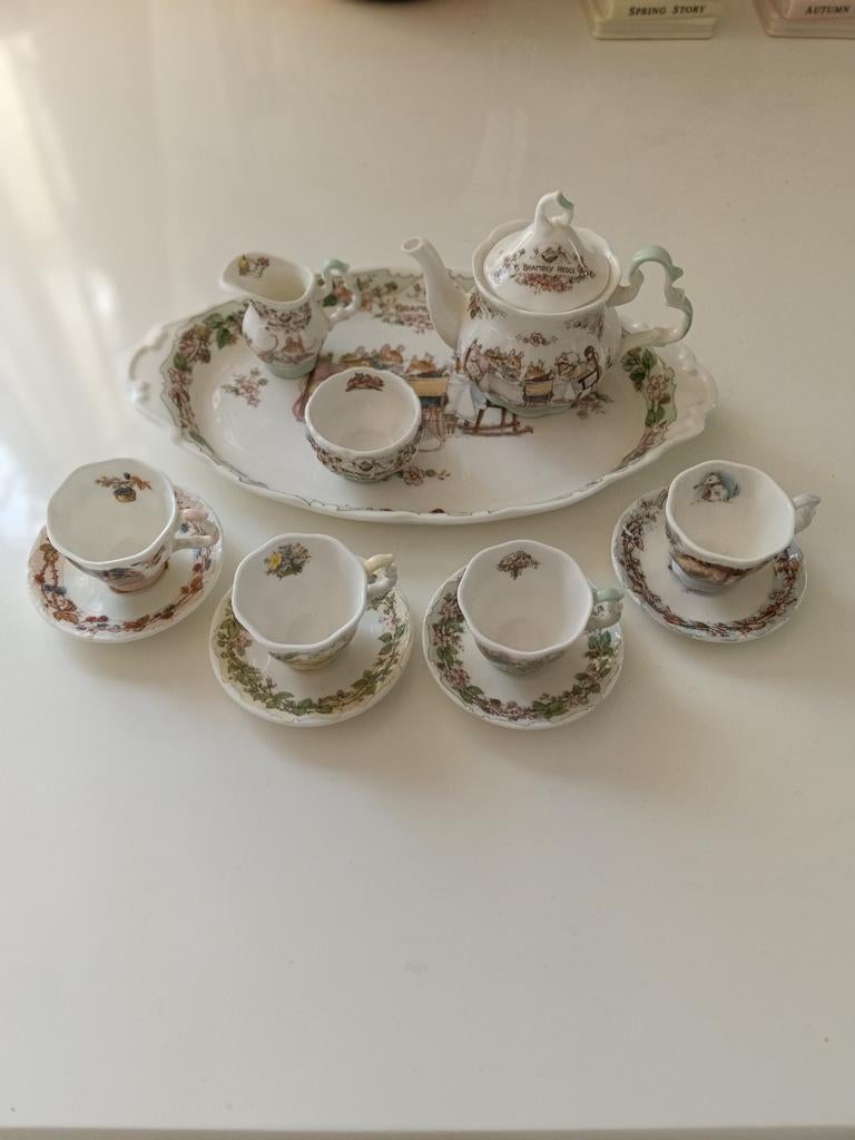 Brambly Hedge Royal Doulton miniatuur servies 4 seizoenen, Antiek en Kunst, Ophalen of Verzenden