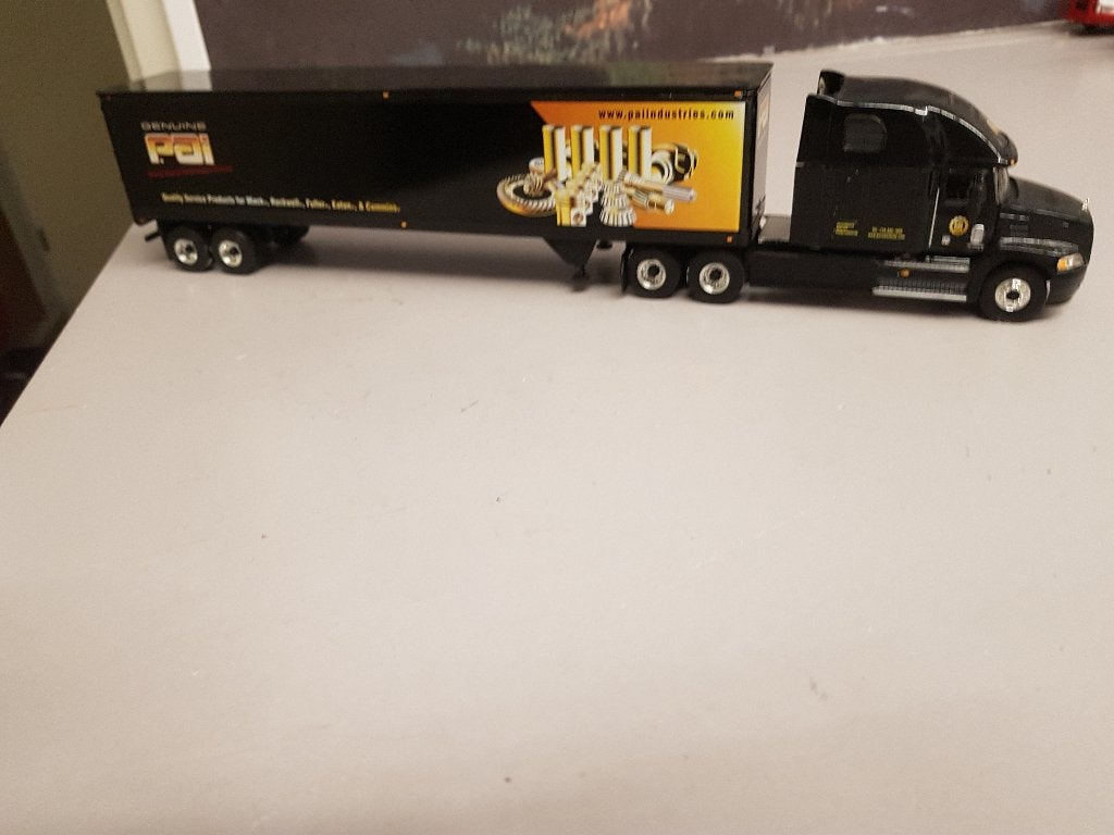 Te koop Amerikaanse Mack torpedo 6x4 +opl.1/53 metaal in ovp, Hobby en Vrije tijd, Modelauto's | 1:50, Ophalen of Verzenden, Nieuw