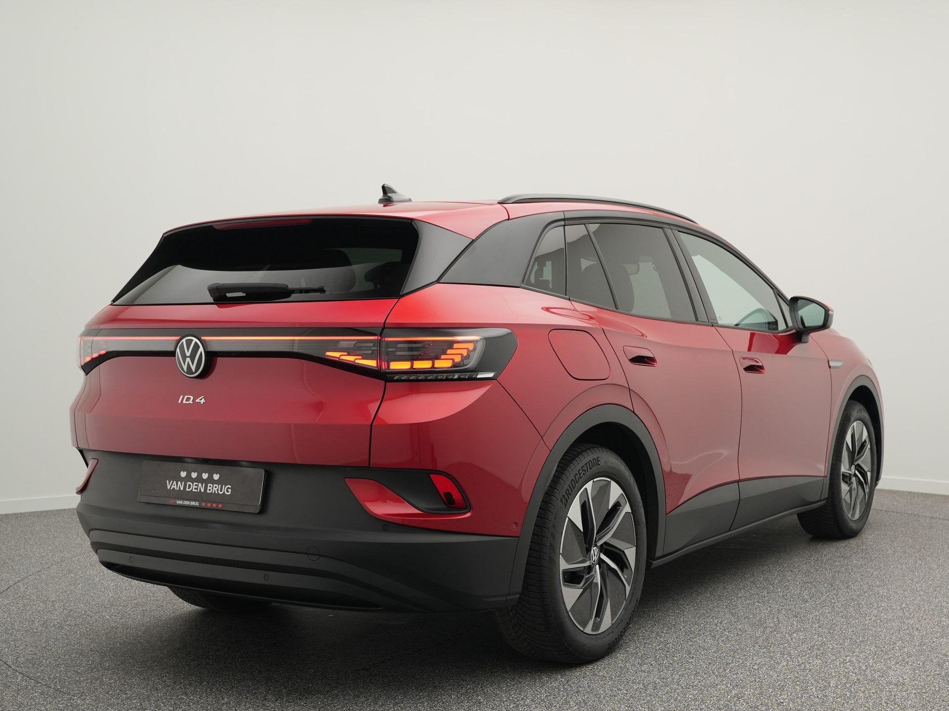 Volkswagen ID.4 Pure 52 kWh 170pk | SoH 92% | Panoramadak |, Auto's, Automaat, Gebruikt, Zwart, Parkeersensor