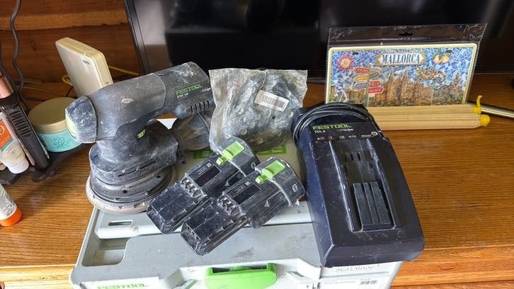 Festool ETS/ETSC 125 schuurmachine met lader en extra accu, Ophalen, Coenecoop 2 G 2741 PG WADDINXVEEN, Zo goed als nieuw, Excentrische schuurmachine