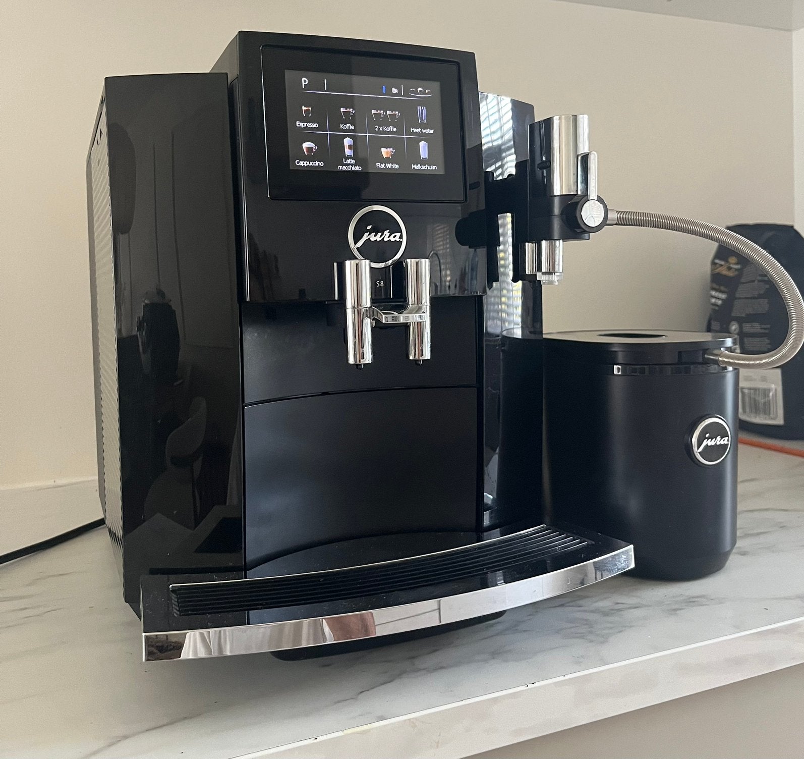 Jura S8 koffiemachine (Incl. Jura melkkoeler!!), Afneembaar waterreservoir, 10 kopjes of meer, Ophalen of Verzenden, Zo goed als nieuw