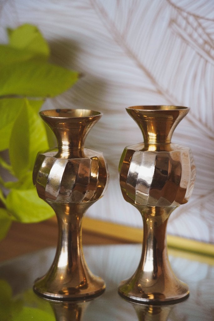 VINTAGE MESSING KANDELAARS / VAZEN (SET VAN 2), Ophalen of Verzenden, Koper