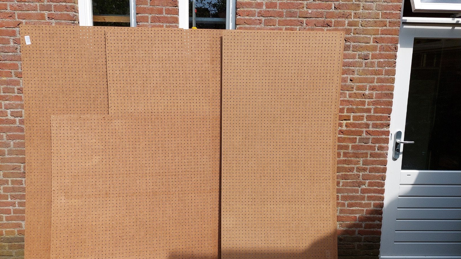 7 geperforeerde hardboard platen, Ophalen, Zo goed als nieuw