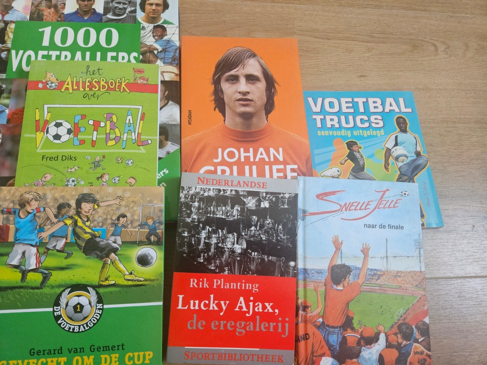 Voetbalboeken voor jong en oud - Leerzaam en leuk!, Ophalen of Verzenden, Gelezen, Balsport