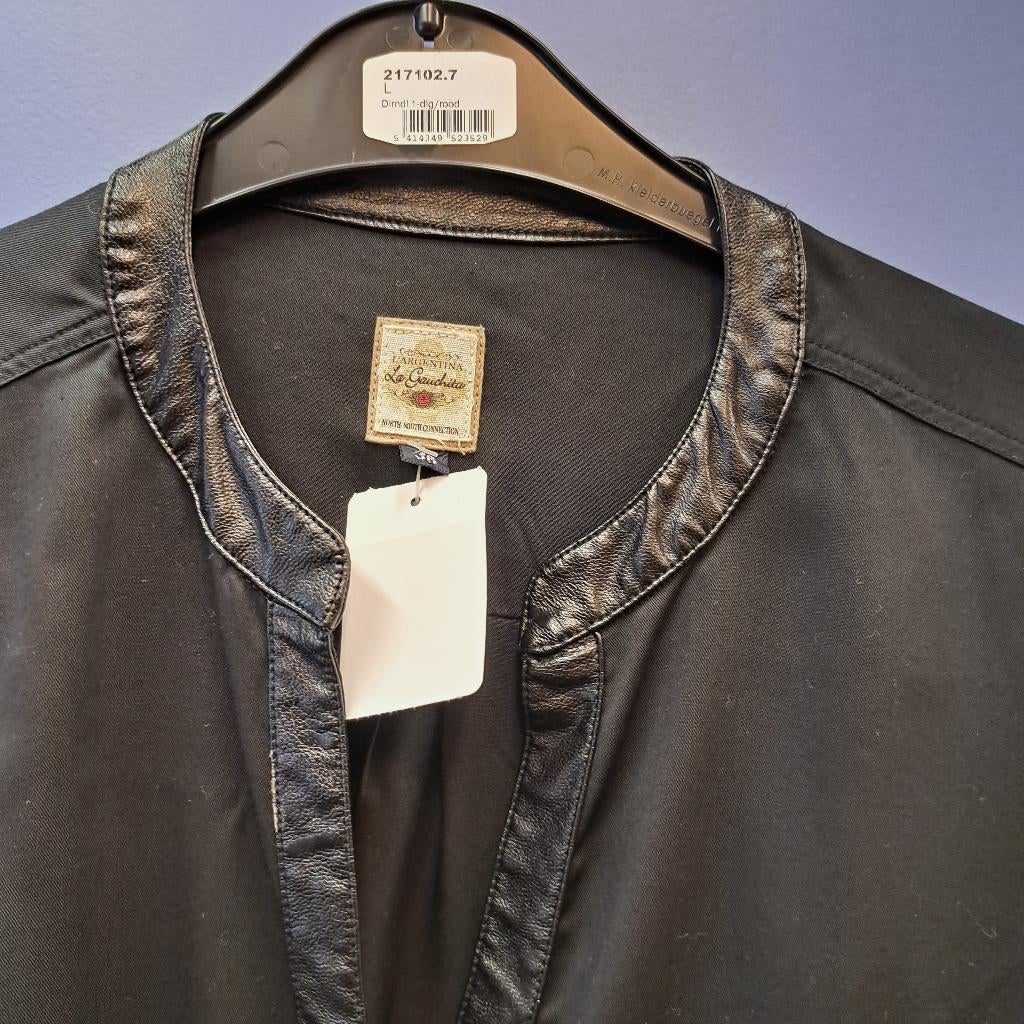 L' Argentina zwarte blouse + logo's & pu leren rand S 44739, Kleding | Dames, Blouses en Tunieken, ., Zwart, Ophalen of Verzenden