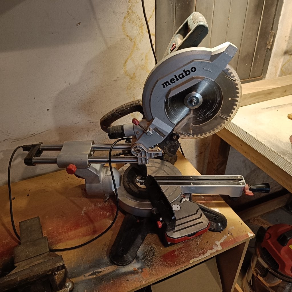 Metabo KGS 254 verstekzaag, Ophalen, Gebruikt, 70 mm of meer, Afkortzaag