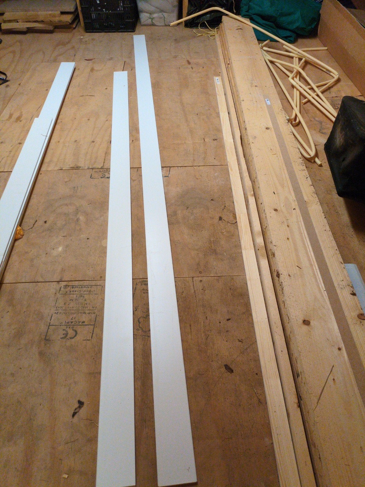 MDF plint wit 90x6mm - 1x 305cm, 1x 230cm, Ophalen, Zo goed als nieuw, Mdf, 250 cm of meer