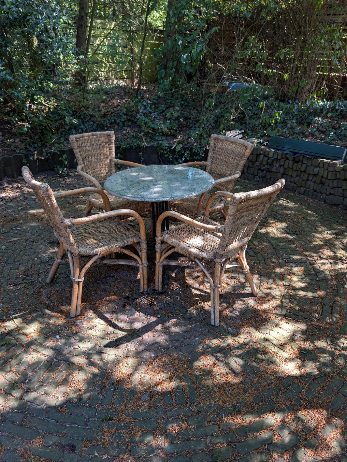 Vintage Franse bistro tafel + rieten stoeltjes, Ophalen, Gebruikt, Bijzettafel, Tuinset