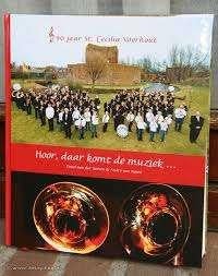 Hoor, daar komt de muziek!, Ophalen of Verzenden, 20e eeuw of later, Zo goed als nieuw