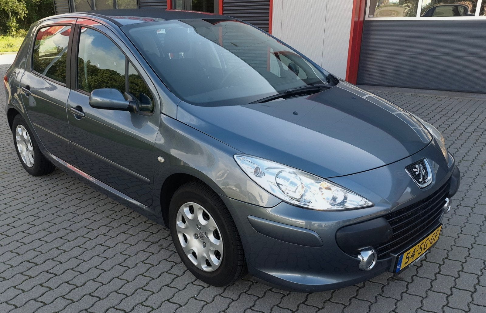 Peugeot 307 1.6 16V 5DR 2006 Grijs trekhaak / mag direct weg, Voorwielaandrijving, 4 cilinders, 635 kg, 1200 kg