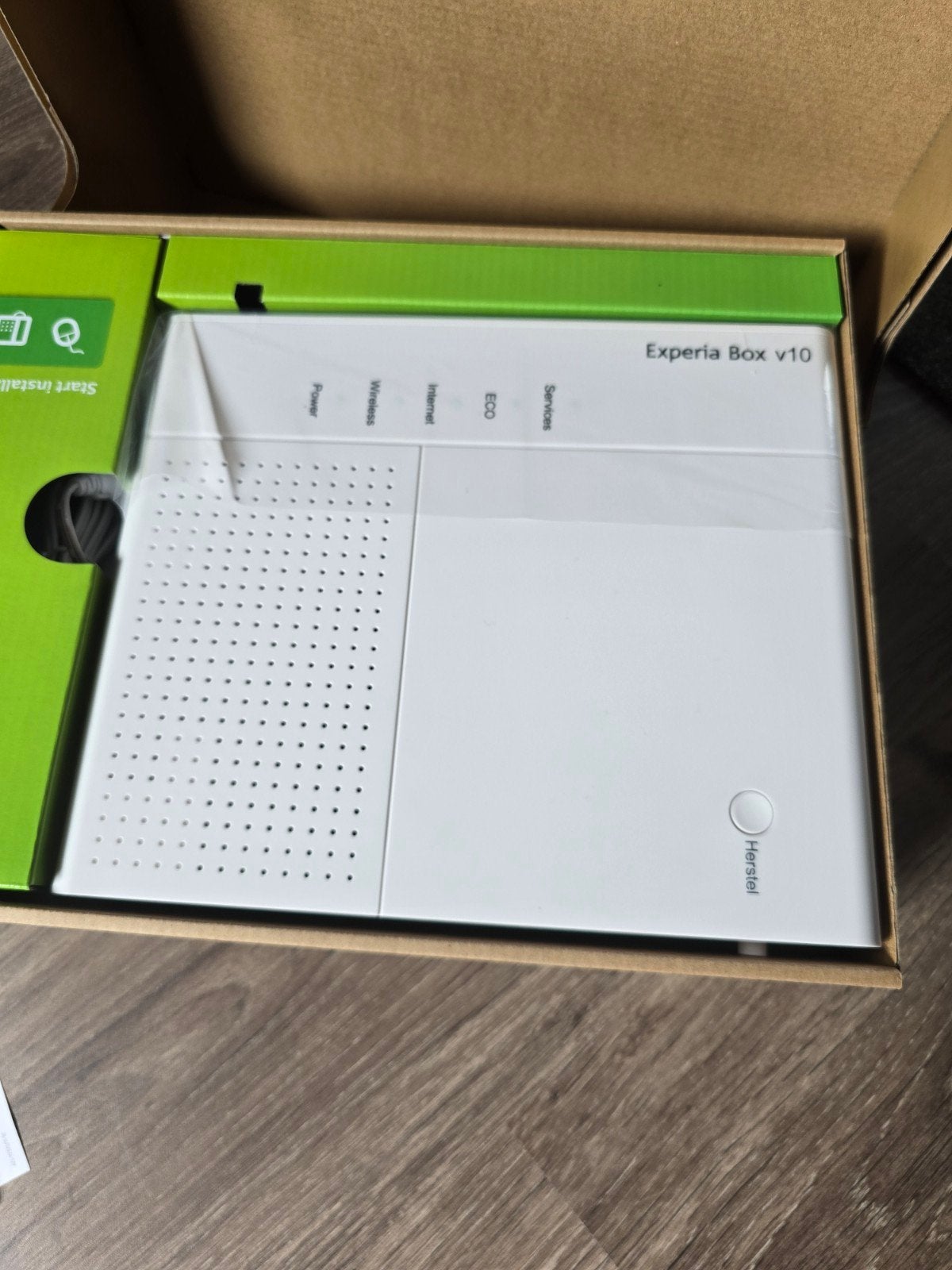 KPN Experia Box V10 Router/Modem - Zo goed als nieuw, Computers en Software, Routers en Modems, Ophalen of Verzenden, Nieuw, Router met modem