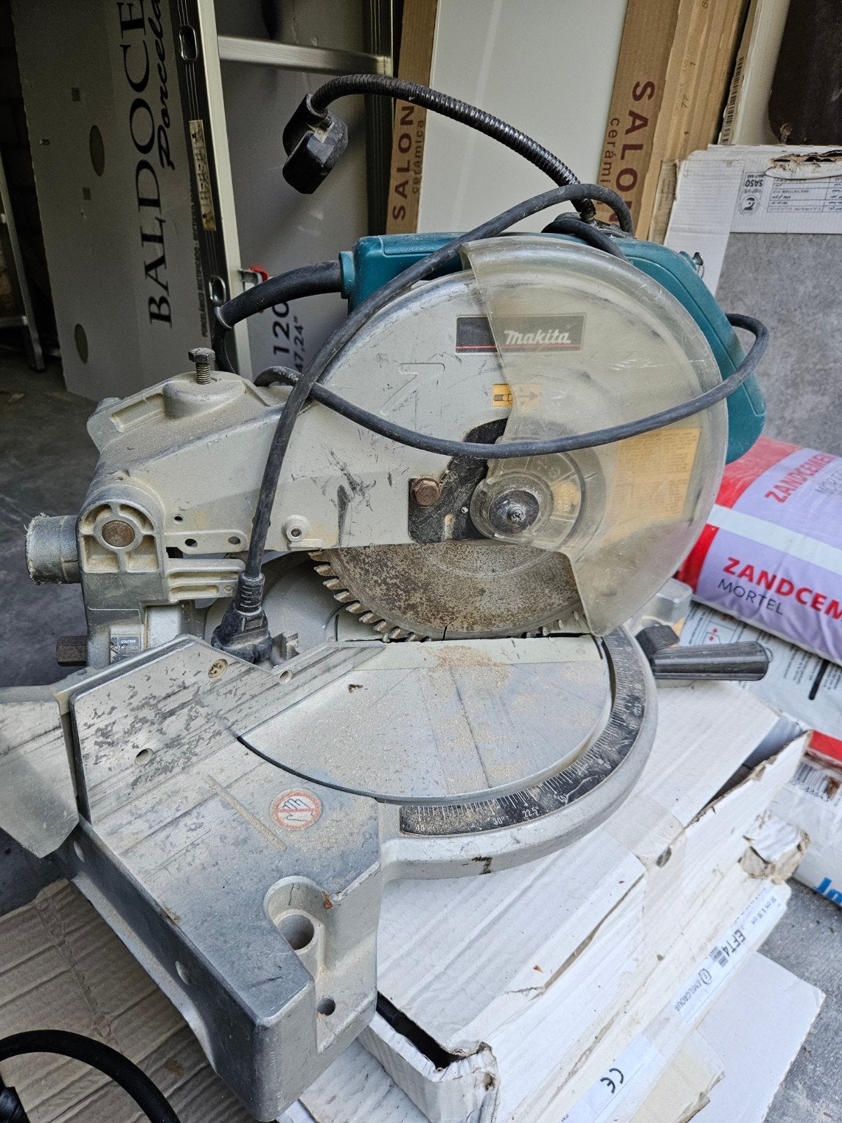 Makita LS1040F Afkortzaag - Gebruikt maar functioneel, Doe-het-zelf en Verbouw, Gereedschap | Zaagmachines, Ophalen, Gebruikt