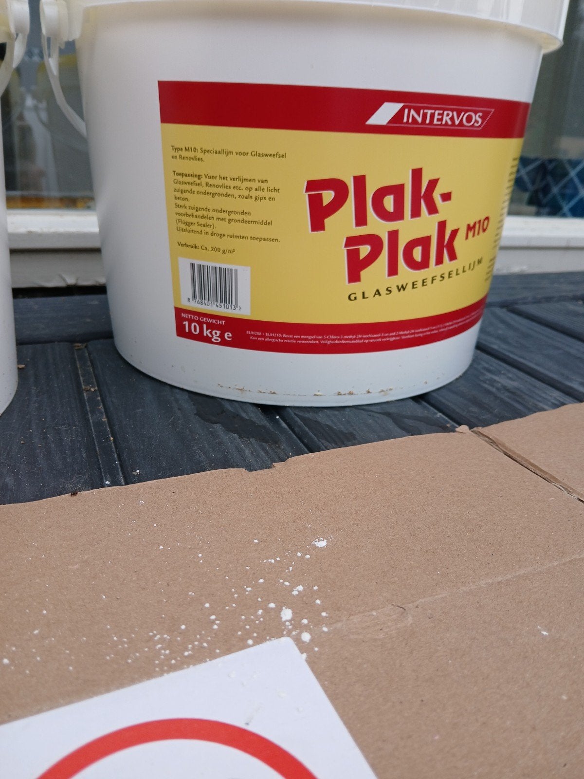 2 emmers Intervos Plak-Plak M10 Glasweefsellijm 10 kg, Doe-het-zelf en Verbouw, Ophalen, Nieuw, Wit