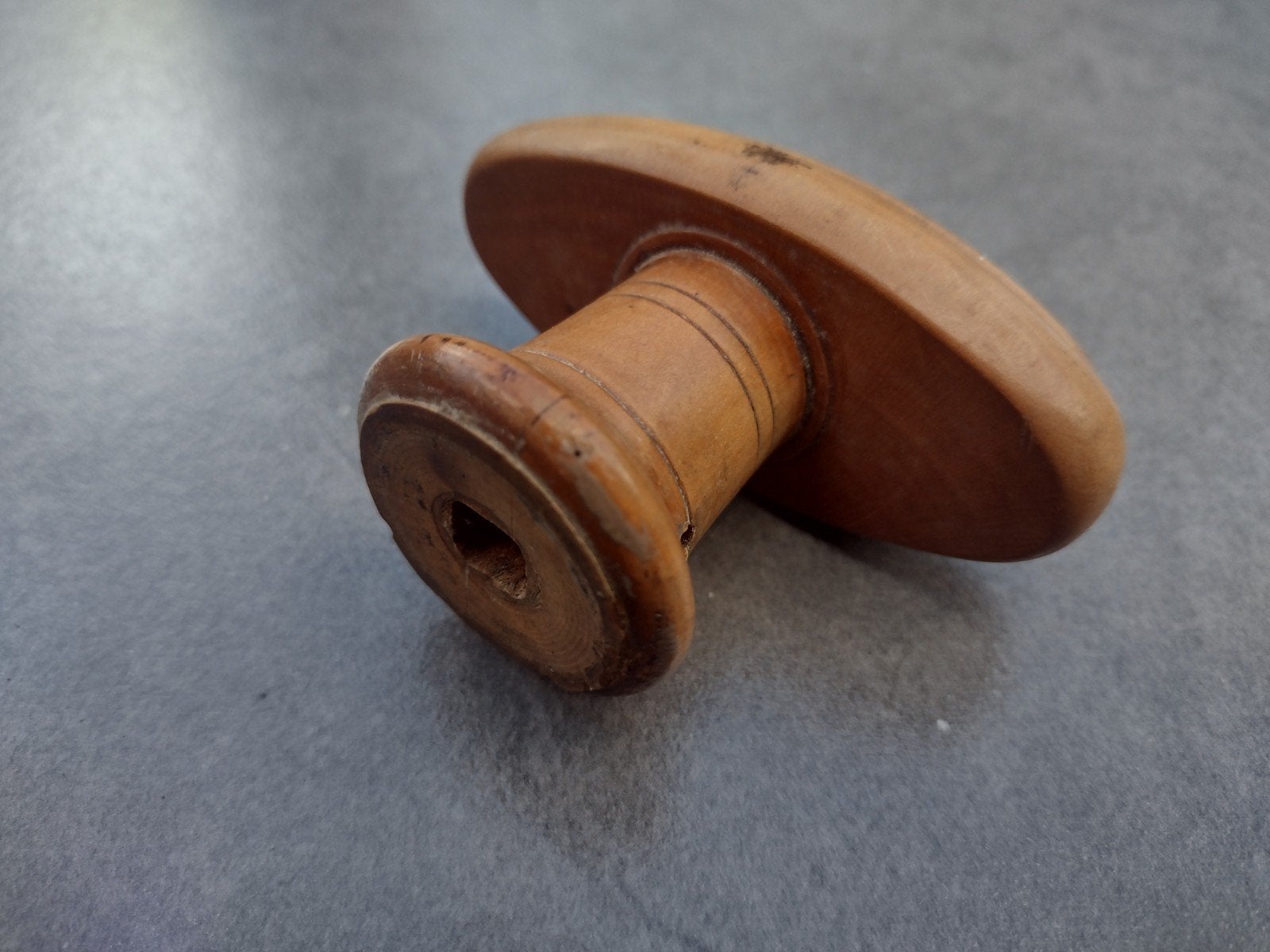 Houten deurknopje, antiek., Ophalen