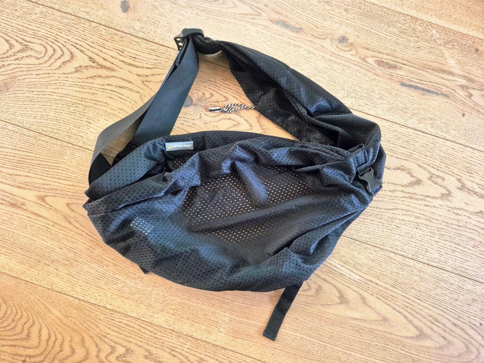 MiniMonkey Mini Sling draagzak – zwart, Kinderen en Baby's, Babydragers en Draagdoeken, Overige merken, Ophalen of Verzenden, Zo goed als nieuw
