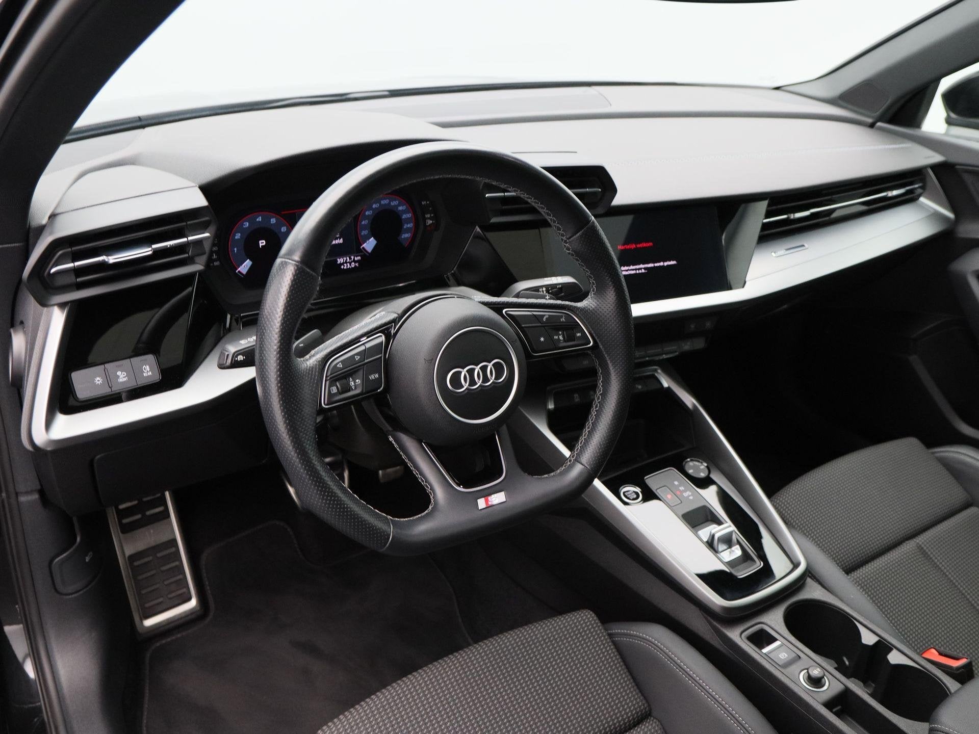 Audi A3 Sportback 30 TFSi 110 Pk Automaat S-Line | Panorama, Auto's, Dealer onderhouden, Gebruikt, Leder en Stof, Zwart