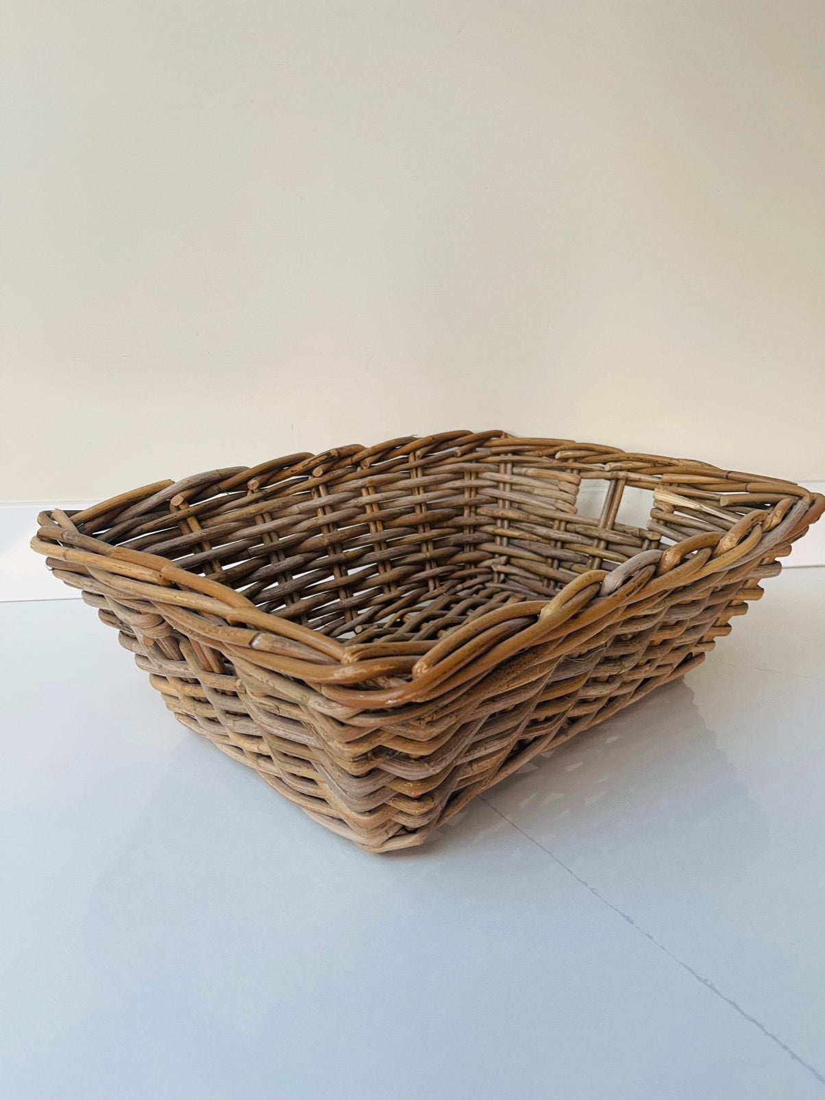 Grote vintage rotan mand arorog 51cmx38cm, Mand, Gevlochten, Ophalen of Verzenden, Zo goed als nieuw