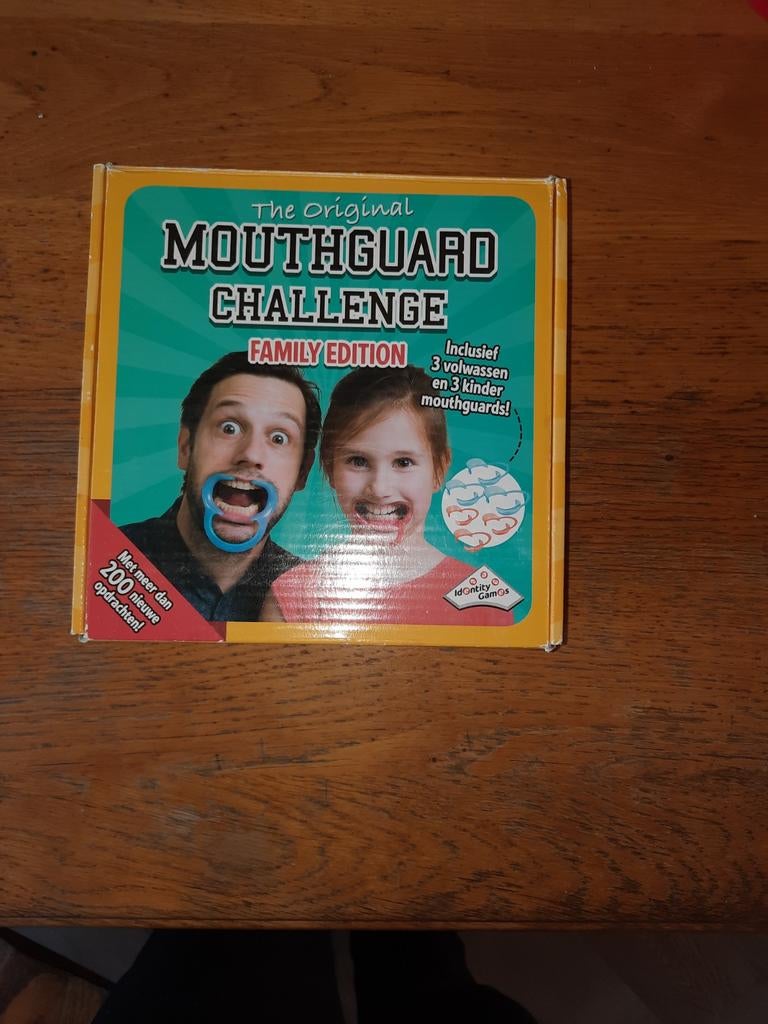 Mouthguard Challenge Gezelschapsspel, Hobby en Vrije tijd, Gezelschapsspellen | Bordspellen, Zo goed als nieuw, Drie of vier spelers
