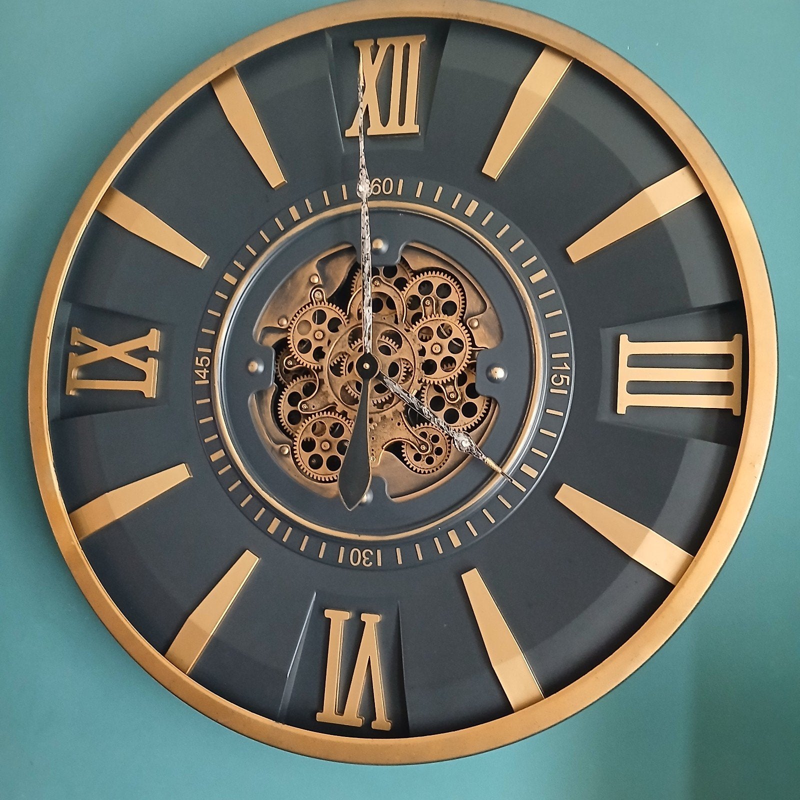 Grote Wandklok met Zichtbaar Uurwerk - Industrieel Design, Wandklok, Analoog, Ophalen of Verzenden, Zo goed als nieuw