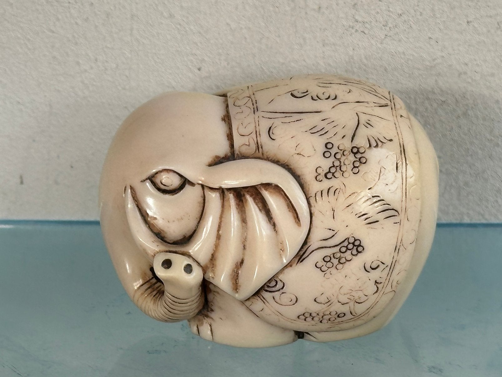 Oud chinees Olifant beeldje soort netsuke 6/4.5 cm, Ophalen of Verzenden, Gebruikt