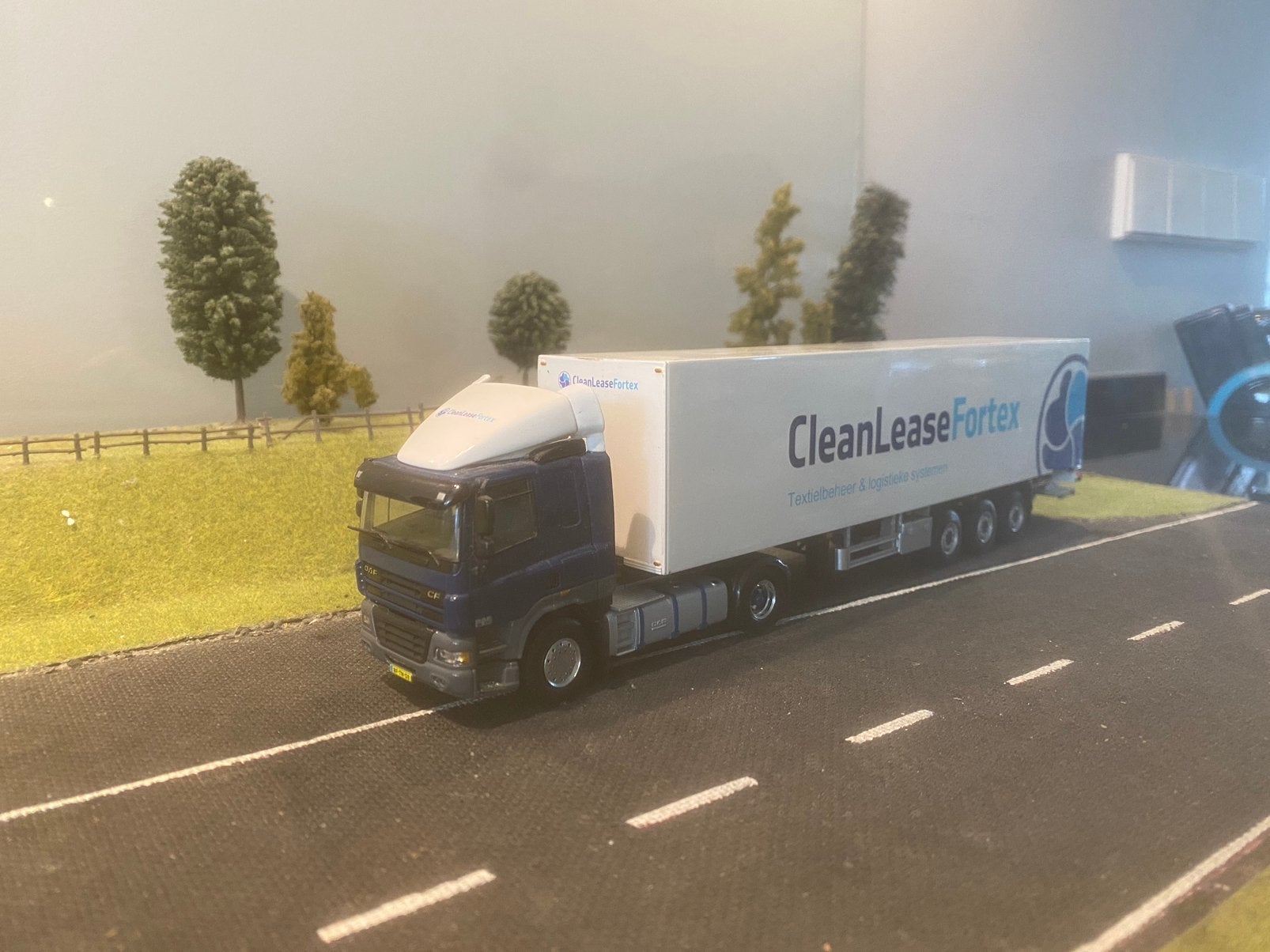 Daf CF met oplegger van CleanLeaseFortex, Ophalen of Verzenden, Zo goed als nieuw, Bus of Vrachtwagen, Wsi