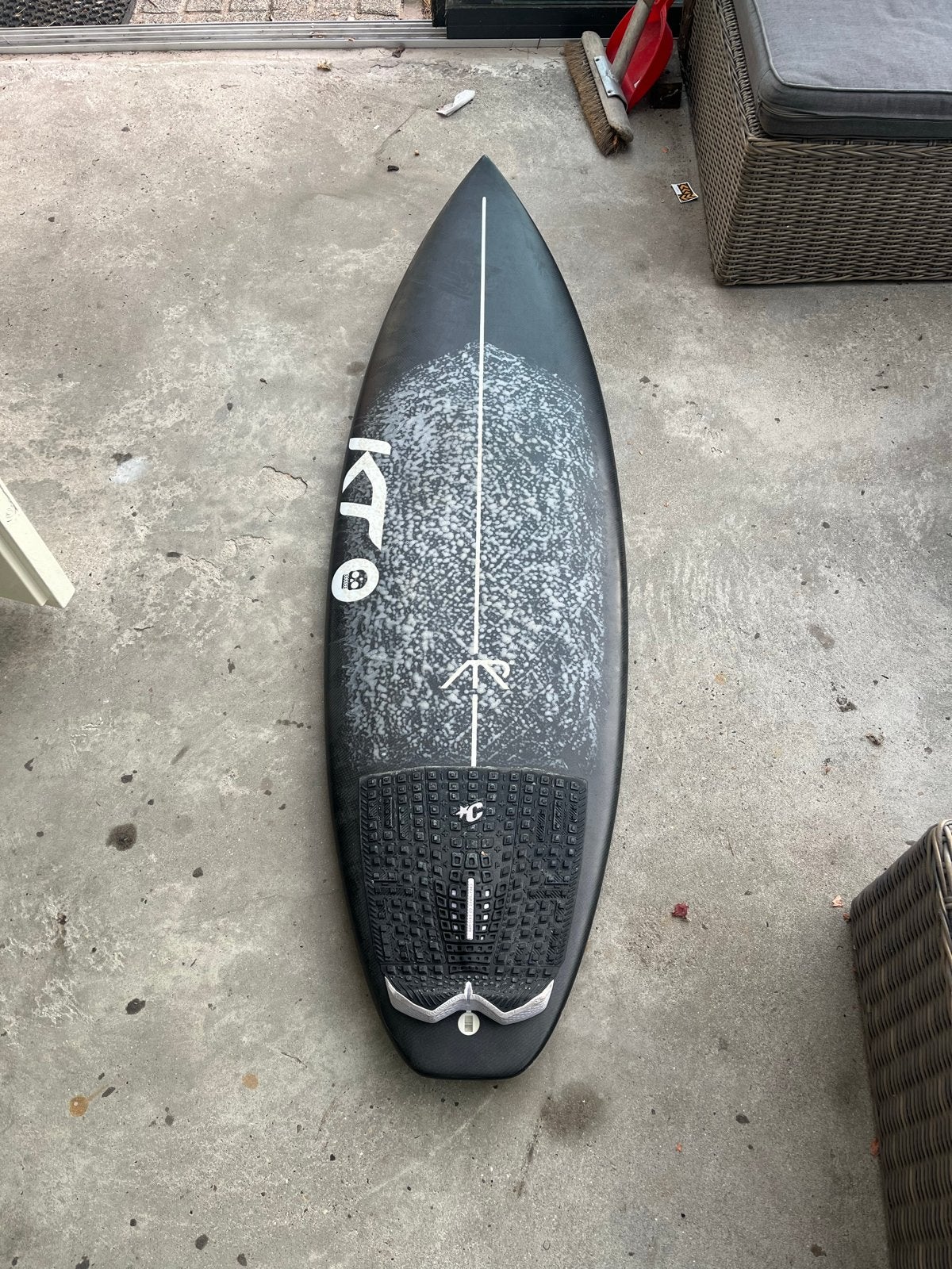 KT AR Camo Carbon 5.6 Shortboard - Vinbox reparatie, Watersport en Boten, Ophalen of Verzenden, Gebruikt, Shortboard, Met vinnen