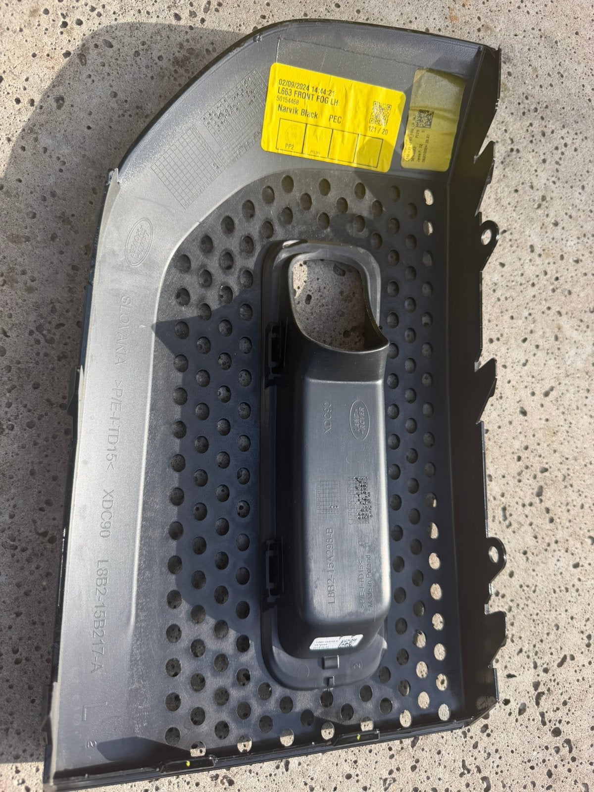 Foto 5 van Originele Land Rover Defender L663 front bumper delen L+R